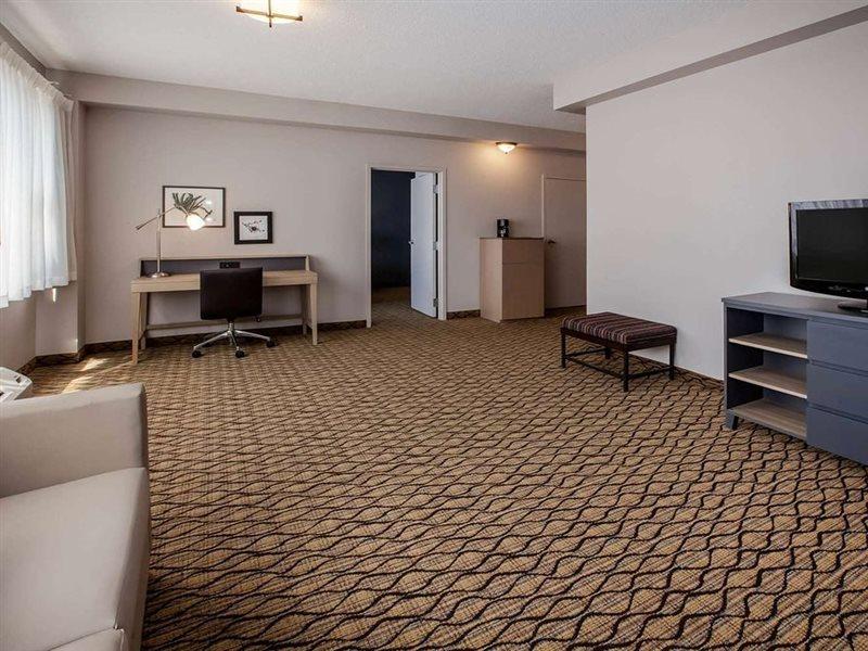 Days Inn & Suites By Wyndham Rochester Hills Mi מראה חיצוני תמונה