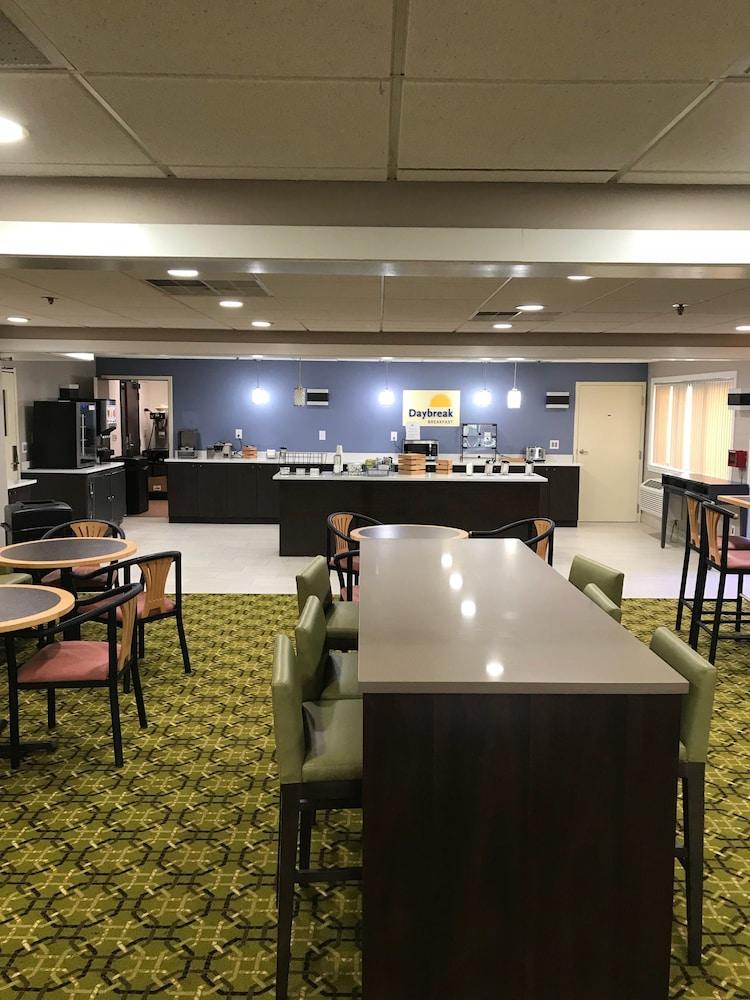 Days Inn & Suites By Wyndham Rochester Hills Mi מראה חיצוני תמונה