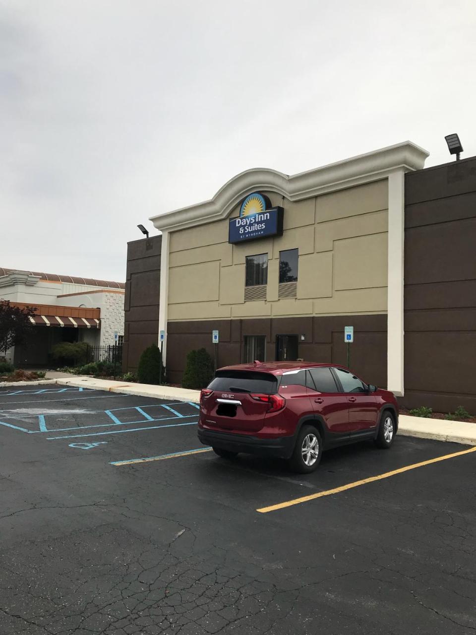 Days Inn & Suites By Wyndham Rochester Hills Mi מראה חיצוני תמונה